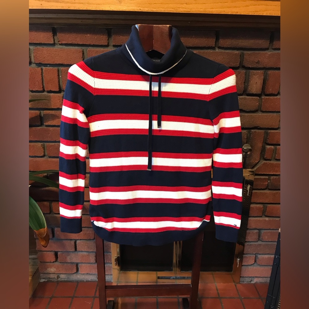 Like new knitted Tommy Hilfiger pullover size XS